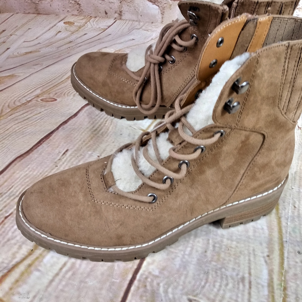 Universal Tread boots